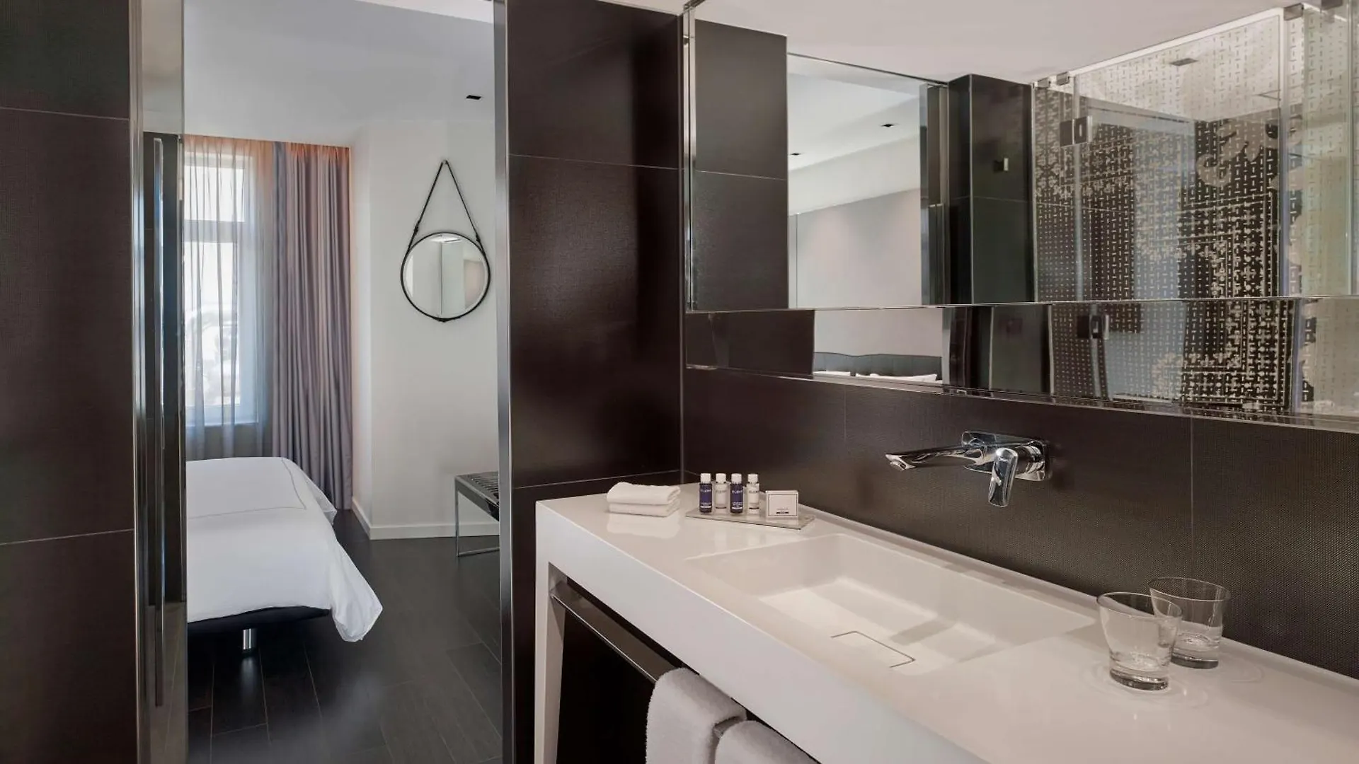 Отель Park Plaza Victoria Амстердам 4*,