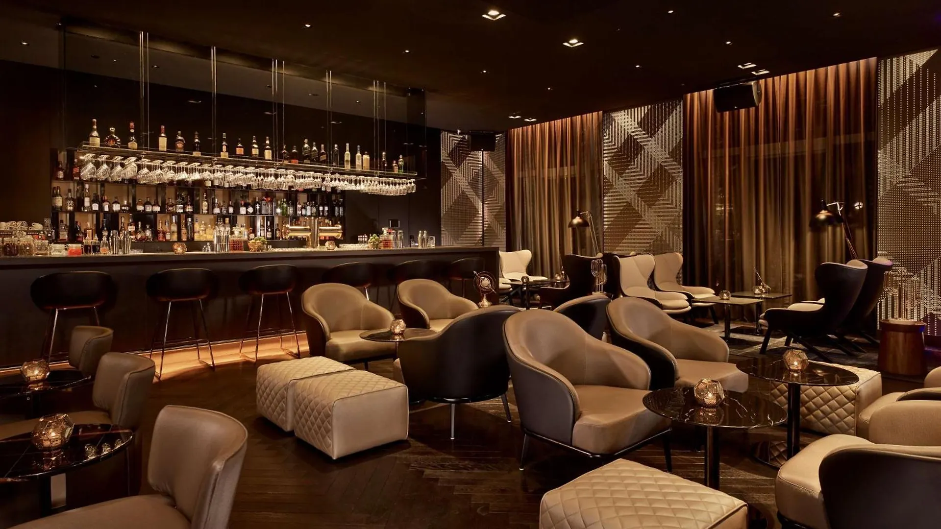 Отель Park Plaza Victoria Амстердам